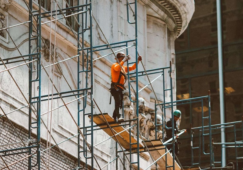 Giàn giáo tiếng Anh là gì? 1 số từ vựng căn bản