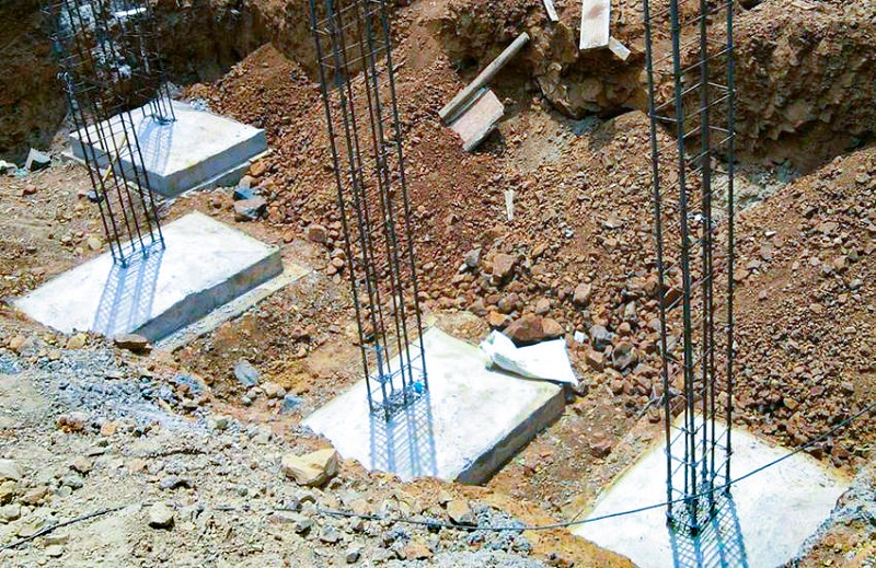 Móng đơn tiếng Anh là gì? Định nghĩa, 1 số ví dụ