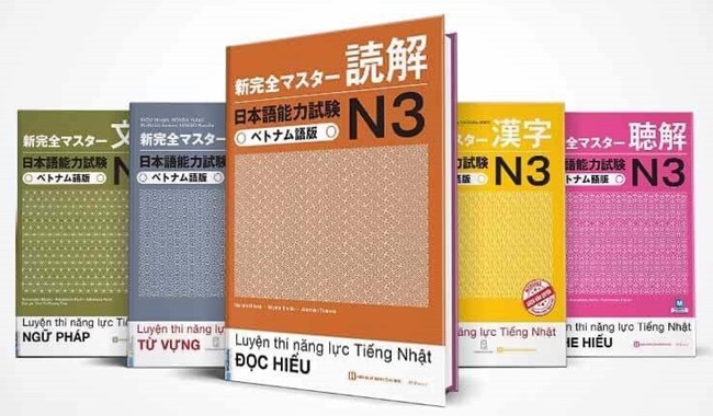 Học tiếng Nhật kết hợp nhiều loại sách